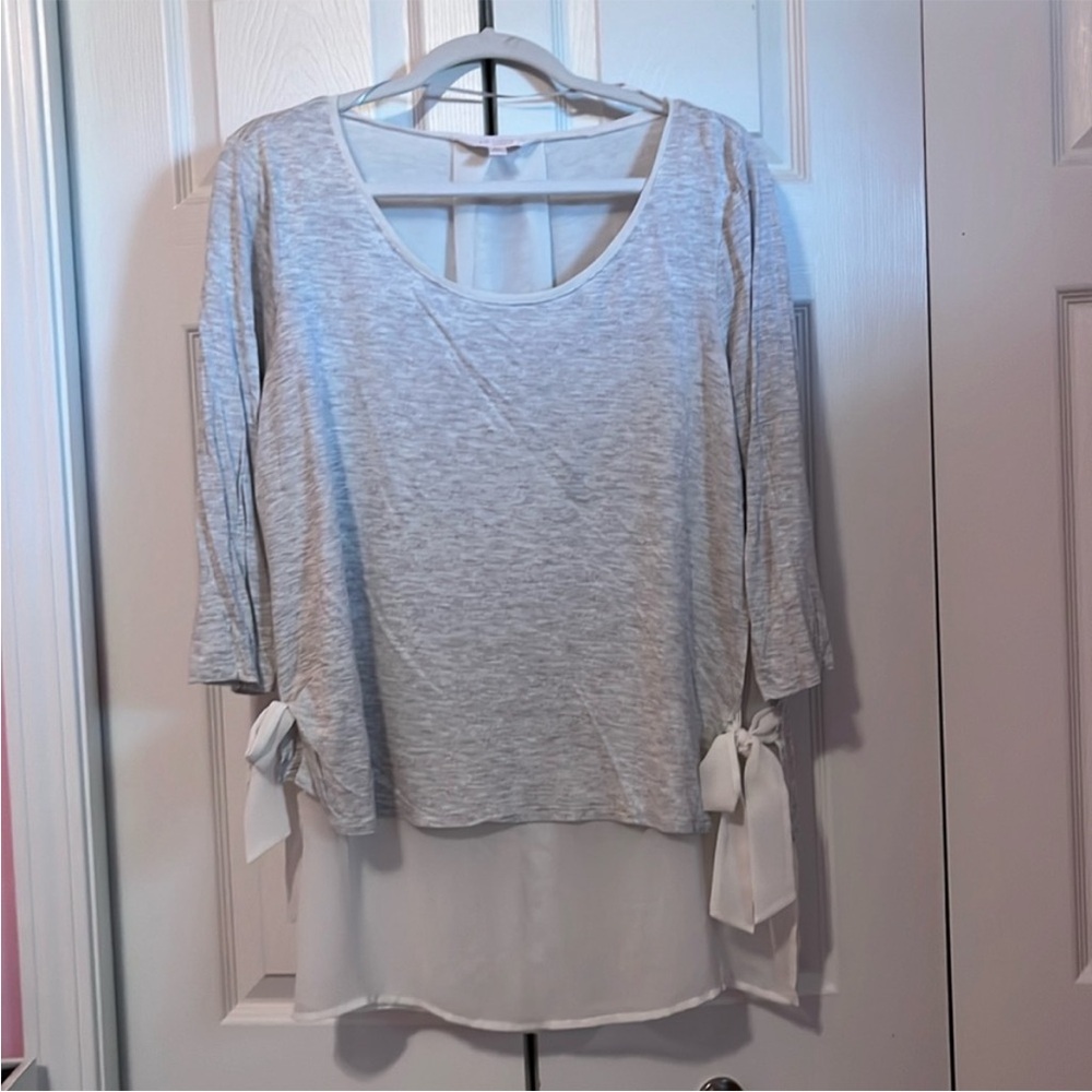 Women's Gray and White Top